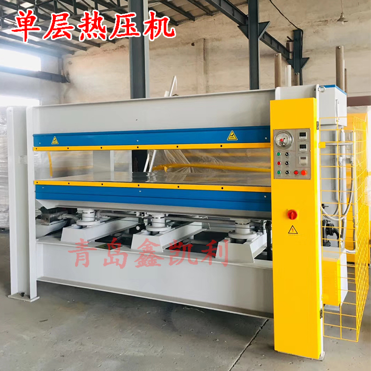 熱壓機貼木皮幾分鐘能完成5張板材呢